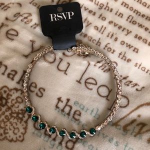 Beautiful necklace with green gems